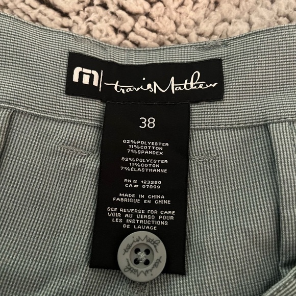 Travis Mathew’s men’s performance shorts. Men’s 38 - Picture 2 of 4